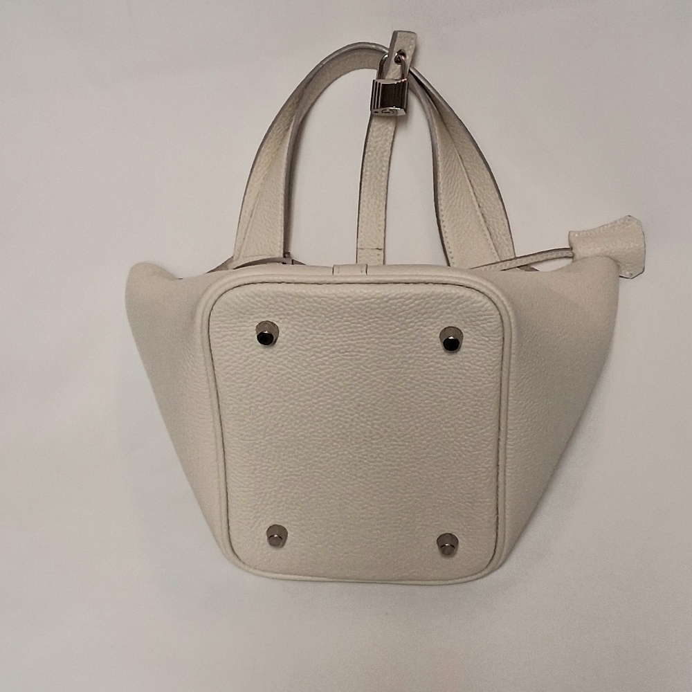 Elegant Ivory Leather Bucket Bag Lock 18 - Picture 4 of 8